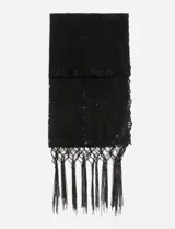 Pañuelo rectangular negro con diseño de círculos concéntricos bordados con lentejuelas y flecos en los extremos.