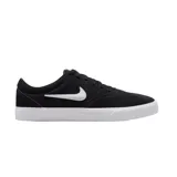 Championes Nike modelo Charge Suede, de color negro con el logotipo Swoosh en blanco, diseño de lona y gamuza con suela de goma blanca vulcanizada.