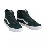 Championes Vans modelo Sk8-Hi diseñados para BMX, de caña alta en color verde oscuro. Presentan la icónica banda lateral blanca, construcción resistente con tecnología Wafflecup BMX, suela de goma y cierre con cordones.