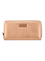Monedero color dorado con cierre metálico y logo de la marca en el frente.