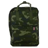 Mochila Topper con estampado camuflado en tonos verde y negro. Tiene un bolsillo frontal con cierre y un pequeño detalle de rayas rojas y azules.