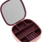 Caja organizadora de joyas color rosa con interior violeta y espejo en la tapa.