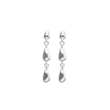 Pendientes largos de aleación de metales bañados en plata con diseño colgante de múltiples piezas en forma de lágrima.