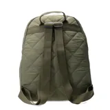 Mochila urbana de diseño acolchado con patrón de rombos, color beige. Cuenta con un compartimento principal con cierre, un bolsillo frontal con cierre y un parche con el logo de la marca en la parte inferior.