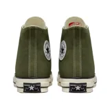 Championes Converse Chuck 70 Hi color verde oliva, de caña alta y cordones blancos.