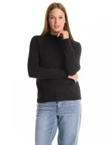 Buzo de tejido de punto color beige, con cuello alto y mangas largas. Presenta un diseño de calce ajustado con puños y ruedo acanalados.