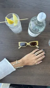 Brazalete abierto de bronce con forma de rama.