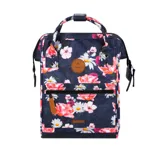 Mochila Cabaia modelo Adventurer Osaka con estampado floral en tonos rosa, blanco y naranja sobre fondo azul marino. Cuenta con sistema MOLLE, compartimento acolchado para tablet o PC, correa para sujetar a la maleta y tirantes acolchados antitranspirantes.