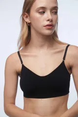 Soutien bralette color lila de punto canalé, con breteles ajustables y espalda entera.
