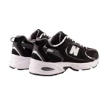 Championes urbanos New Balance modelo 530, color negro con detalles en gris y blanco, confeccionados en malla y gamuza, con tecnología ABZORB en la entresuela.