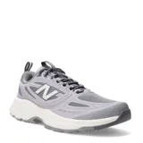 Championes de running New Balance modelo 410, en tonos lila y gris con detalles en blanco. Presentan una estructura de malla transpirable con refuerzos sintéticos, logo N lateral y suela con tecnología AT Tread para mayor tracción.