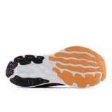 Championes New Balance Fresh Foam 680v7 para mujer, color negro con detalles en rosa, amarillo y naranja.