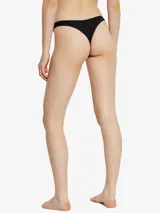 Pack de tres tangas negras de la marca Diesel, con corte clásico y minimalista, banda estrecha en la cadera y panel trasero recortado.