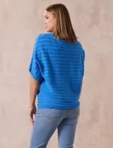 Buzo azul de tejido acanalado marca Ninety, con mangas cortas japonesas.