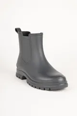 Botas de lluvia de caña baja color gris, con elástico lateral y suela track.