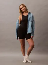 Body negro Calvin Klein Shapewear, de corte ajustado, con escote redondo en la espalda, copas suaves sin relleno, control de vientre y paneles diseñados en la cintura, la cadera y la parte trasera.