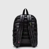 Mochila Bubba de la colección Originals, color negro con diseño acolchado tipo puffer. Cuenta con un compartimento principal espacioso con espacio para laptop, bolsillo frontal con cierre y correas acolchadas.