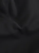 Buzo negro de poliéster con capucha y cordones ajustables, puños y dobladillo con punto canalé, corte relaxed y cintas decorativas con el logo de Calvin Klein repetido en las mangas.