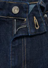 Short de jean azul oscuro, de tiro alto y corte recto.