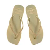 Chanclas Tropical Brasil color dorado con base color arena y tira con brillos.