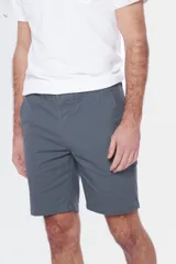 Bermuda clásica color beige con bolsillos laterales y traseros, confeccionada en algodón con spandex.