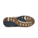Championes Caterpillar modelo Grapple Leather, color tostado con detalles en marrón oscuro y suela de goma en tono crema. Presenta diseño robusto con paneles de cuero y malla, cordones al tono y logo de la marca en el lateral.