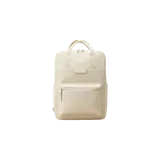 Mochila Kapten & Son modelo Bergen de color crema, con compartimento para laptop, bolsillo frontal con cierre y asas superiores de mano.