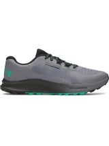 Championes de trail running Under Armour Charged Bandit TR 3, color gris con detalles en negro y verde. Presentan una parte superior de malla técnica para mayor ventilación, refuerzos estratégicos para durabilidad y entresuela Charged Cushioning para máxima amortiguación y respuesta. La suela exterior cuenta con tacos técnicos diseñados para ofrecer una tracción superior en terrenos irregulares.