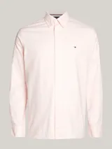 Camisa Tommy Hilfiger de corte regular, confeccionada en algodón orgánico Oxford con diseño de cuadros Vichy y cuello con botones.