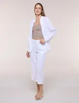 Chaqueta de algodón verde militar, marca Dash, con bolsillos simulados en el frente y terminaciones desflecadas.