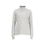 Remera deportiva gris claro de manga larga con cierre de un cuarto en el cuello y logo reflectante de New Balance.