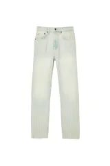 Jeans straight fit de corte recto y tiro medio, confeccionados en denim de algodón con patrón de espiga en tono celeste claro. Cuenta con diseño clásico de cinco bolsillos, efecto lavado y cierre frontal con botón y cremallera.