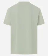 Remera verde claro de algodón, corte comfort, cuello redondo y manga corta. Estampa frontal con lettering y dibujo de espada de San Jorge.