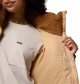 Campera puffer combinada en tonos beige y marrón, confeccionada con tecnología Omni-Shield repelente al agua y aislamiento sintético Thermarator. Presenta paneles de tejido sherpa en el cuello, frente y laterales, cierre frontal completo, bolsillos laterales con cremallera y puños elásticos.