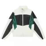 Campera deportiva Adidas modelo Santiago TT, con diseño de bloques de color en blanco, negro y verde. Presenta cierre frontal completo, cuello alto y las icónicas tres tiras de la marca en los laterales en color verde.