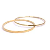 Pulsera rígida de acero quirúrgico con baño de oro 18k.