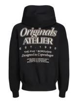 Hoodie negro de manga larga con capucha, confeccionado en tejido de algodón y poliéster. Presenta un diseño estampado en la espalda con tipografía estilo universitario y detalles gráficos en color blanco.