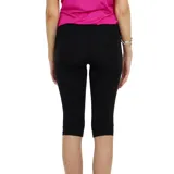 Calza capri deportiva negra con cintura alta y logo Avia estampado en blanco en la pierna izquierda.
