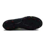 Championes de fútbol Diadora Brasil Elite Veloce Ita Lpx, color negro con detalles en amarillo flúor.