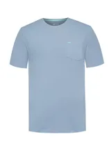 Remera RKF de algodón orgánico color celeste, con cuello redondo, mangas cortas, bolsillo frontal en el pecho y detalle de logo bordado en contraste.