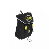 Mochila Adidas color negro con detalles en amarillo, parte de una colaboración especial con Smiley. Cuenta con solapa superior con cierre de hebillas, bolsillos laterales y estampados gráficos distintivos de la marca y el smiley en el frente.