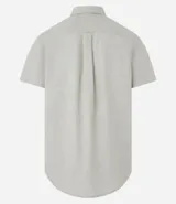 Camisa de lino y algodón color blanco, corte comfort, manga corta, cuello inglés y bolsillo delantero ojal.