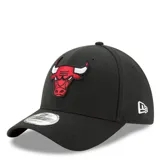 Gorro negro de la NBA, marca New Era, modelo 39THIRTY, con logo bordado de los Chicago Bulls en el frente y logo de New Era en el lateral.