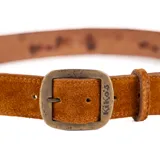 Cinturón de cuero color beige claro, con hebilla metálica de estilo rectangular envejecida que lleva grabado el logo "Kiko's".