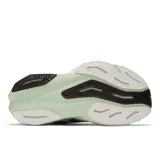 Championes de running New Balance FuelCell Rebel v4, color blanco con detalles en celeste y negro.