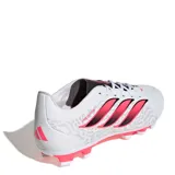 Championes de fútbol Adidas Predator Club Fg/Mg, color blanco con detalles en negro y fucsia.