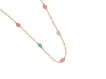 Collar de acero con terminaciones con baño de oro y piedras naturales de colores.