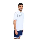 Short deportivo Umbro de color negro con detalles en blanco en el ruedo y logo de la marca estampado en la pierna izquierda.