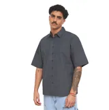 Camisa de manga corta Quiksilver con estampado de cuadros pequeños y cierre frontal de botones.