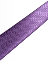 Corbata de seda azul marino con estampado paisley en tonos rosados y blancos.